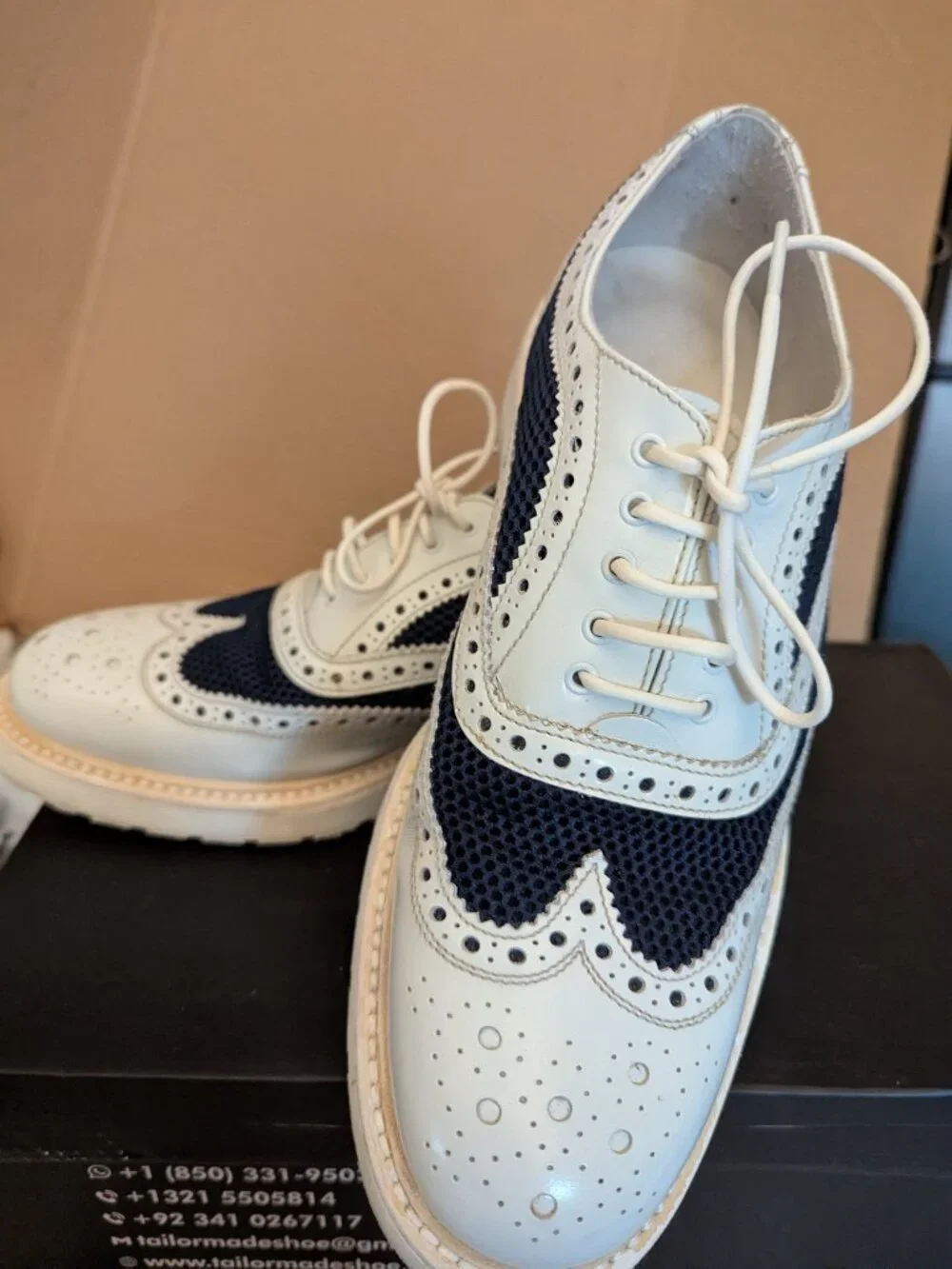 EMPORIO ARMANI Men's White & Blue Oxfords Size 9